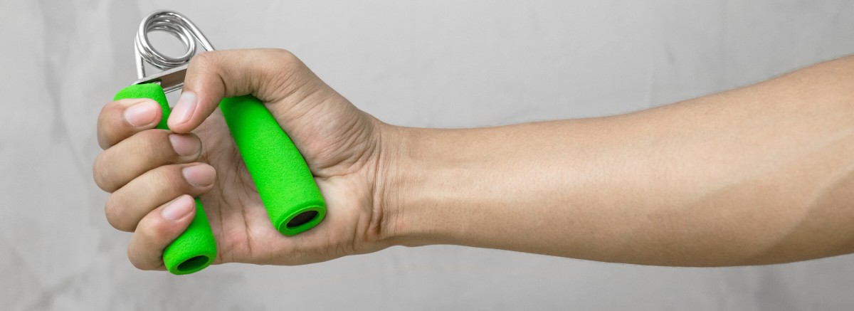 5 упражнений с кистевым эспандером для укрепления рук и предплечий