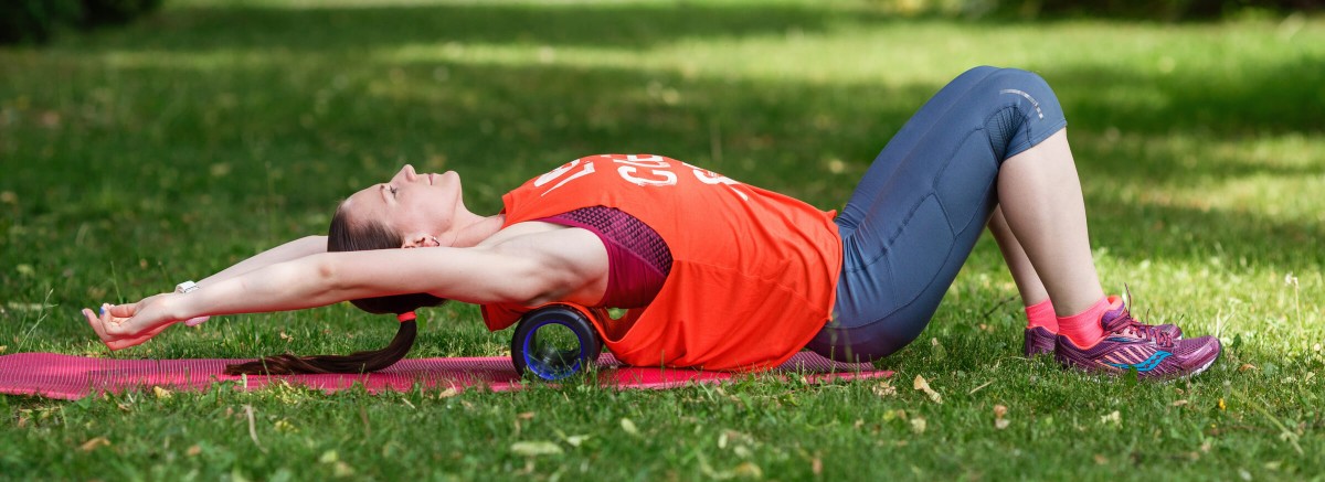 Роллер против боли в спине: эффективные техники самомассажа